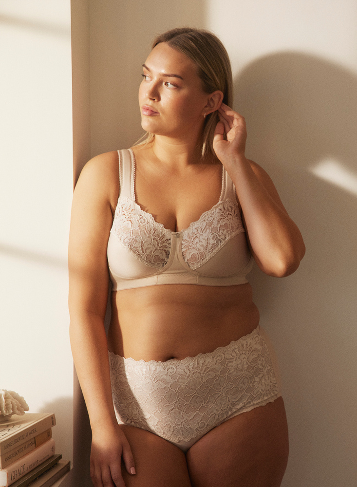 Soft Lace Maxi Briefs